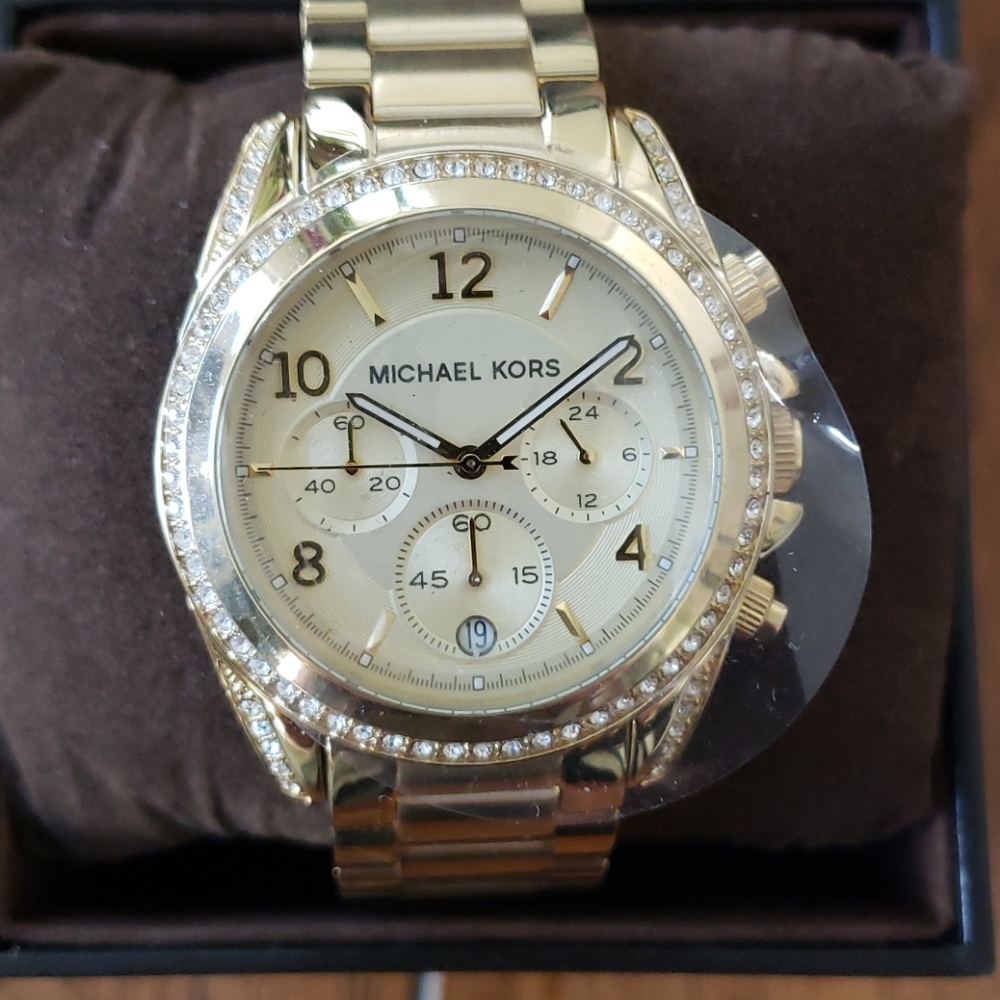 Michael Kors

 808

Golden Runway Watch with Glitz